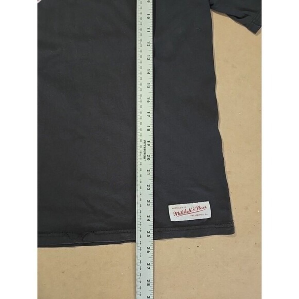 Mitchell & Ness Chicago T Shirt V Neck Red Trim Nostalgia Co. Menswear boy 18-20 - Picture 7 of 9
